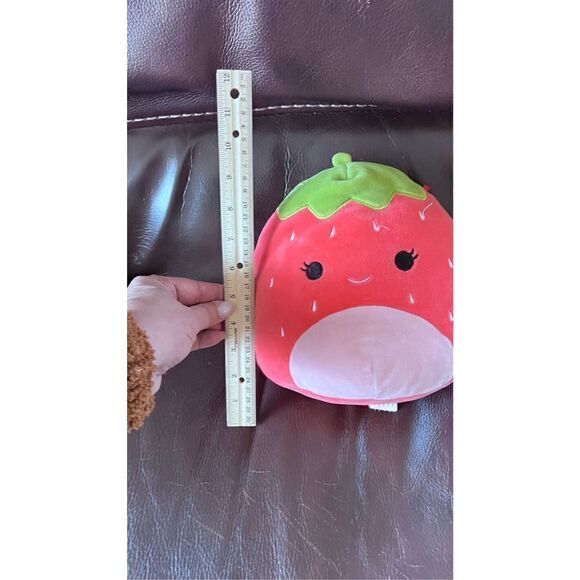SQUISHMALLOWS SCARLETT THE STRAWBERRY KELLY TOY PLUSH TOY - Picture 3 of 8